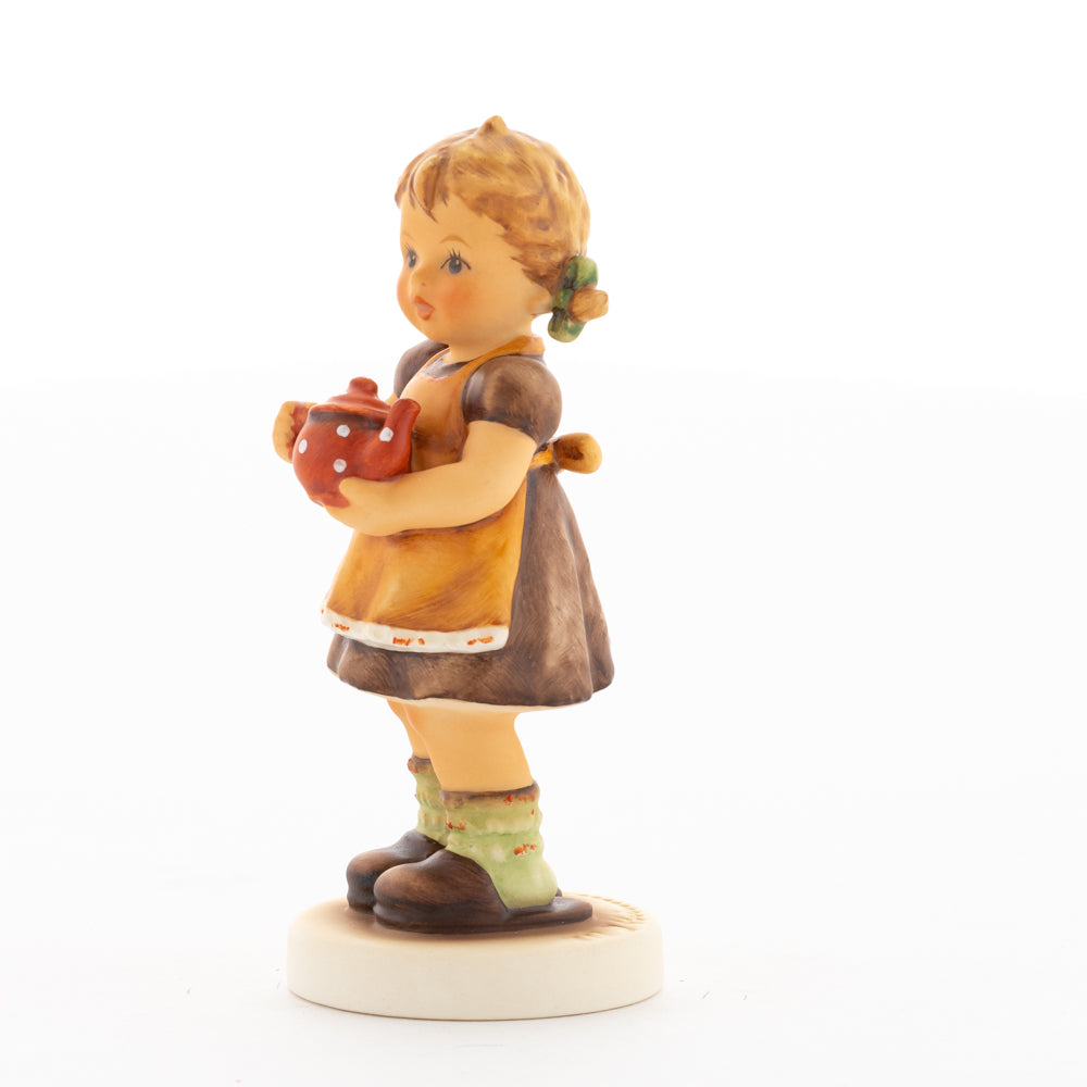 HUM 2411 - Sophie - M.I. Hummel Clubfigur Jahresmitgliedschaft 2020/2021