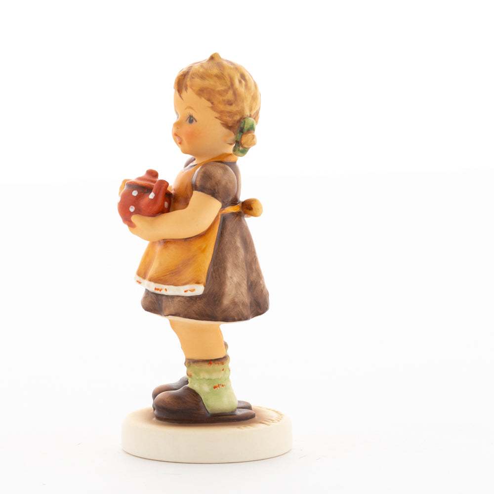 HUM 2411 - Sophie - M.I. Hummel Clubfigur Jahresmitgliedschaft 2020/2021