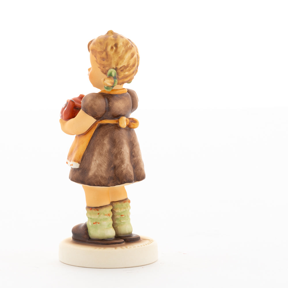 HUM 2411 - Sophie - M.I. Hummel Clubfigur Jahresmitgliedschaft 2020/2021