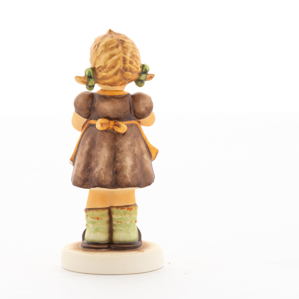 HUM 2411 - Sophie - M.I. Hummel Clubfigur Jahresmitgliedschaft 2020/2021