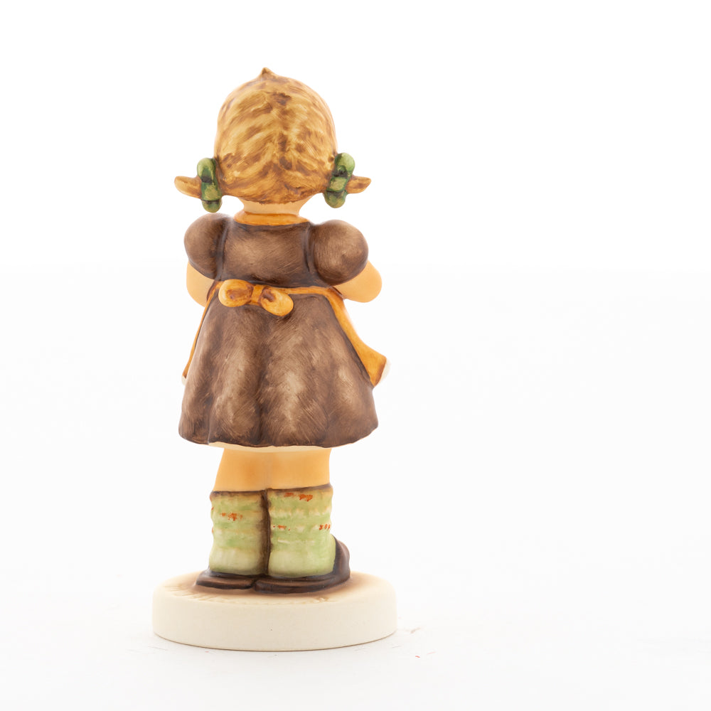 HUM 2411 - Sophie - M.I. Hummel Clubfigur Jahresmitgliedschaft 2020/2021