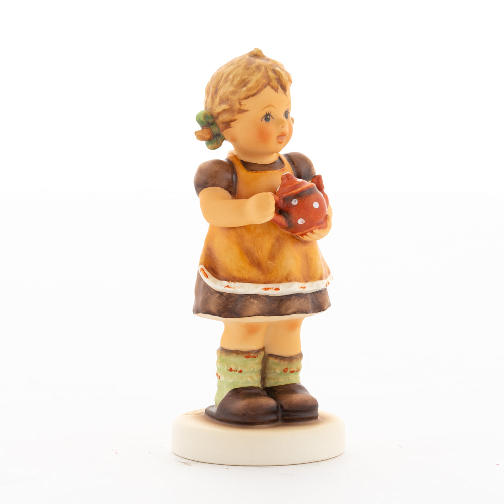 HUM 2411 - Sophie - M.I. Hummel Clubfigur Jahresmitgliedschaft 2020/2021