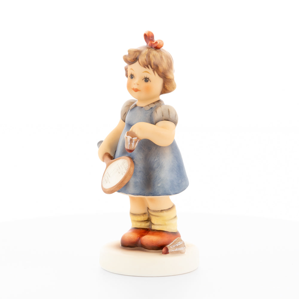 HUM 2442 - Emma - M.I. Hummel Club Zukauffigur 2021/2022