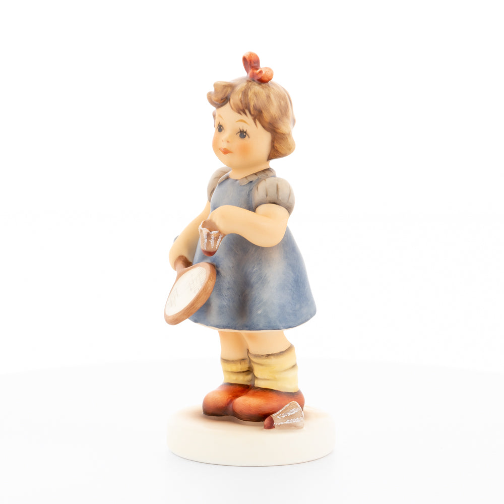 HUM 2442 - Emma - M.I. Hummel Club Zukauffigur 2021/2022