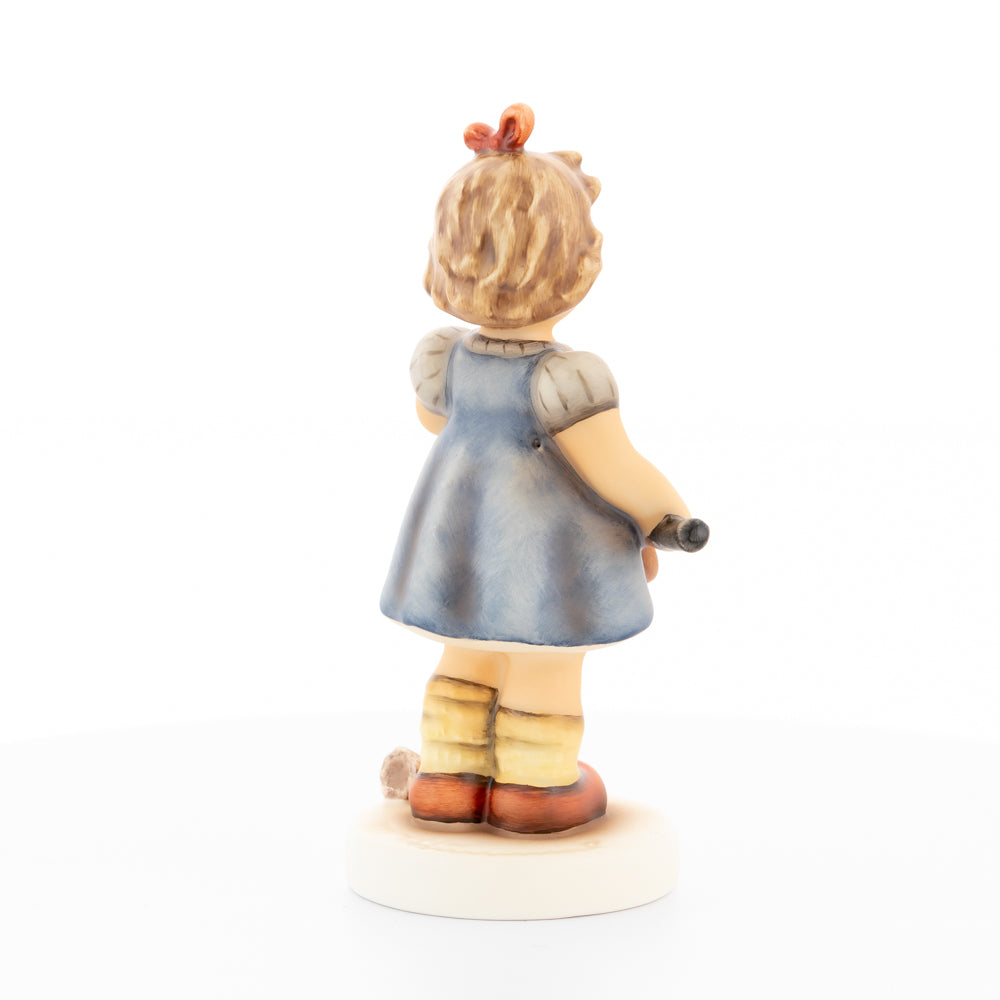 HUM 2442 - Emma - M.I. Hummel Club Zukauffigur 2021/2022