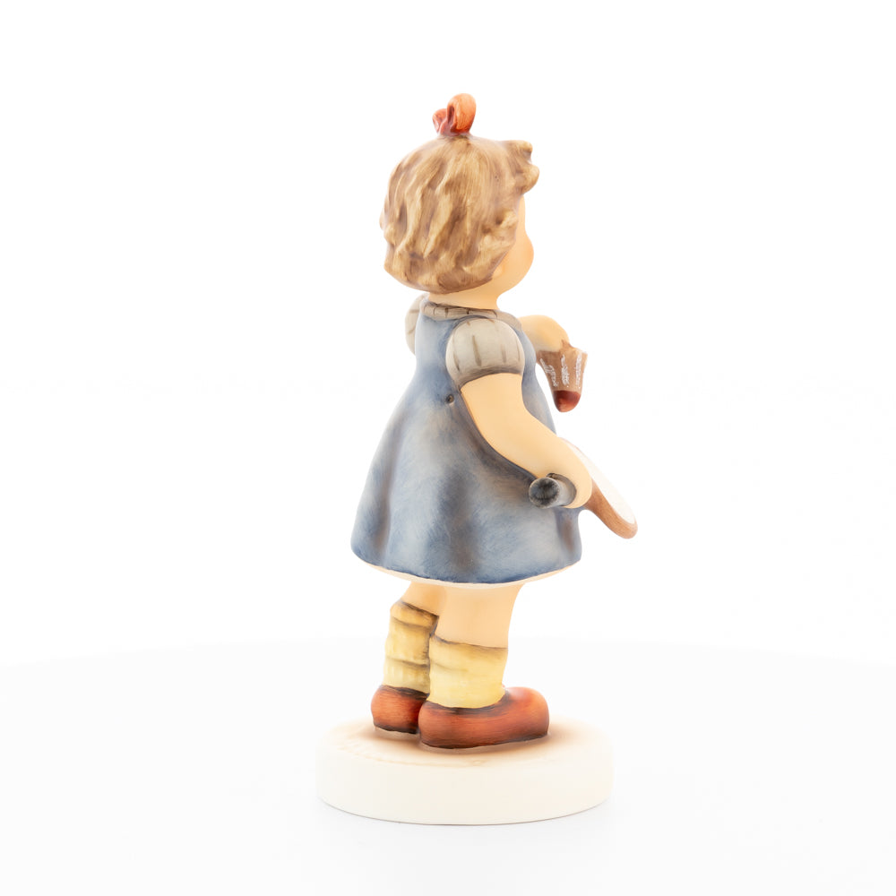 HUM 2442 - Emma - M.I. Hummel Club Zukauffigur 2021/2022