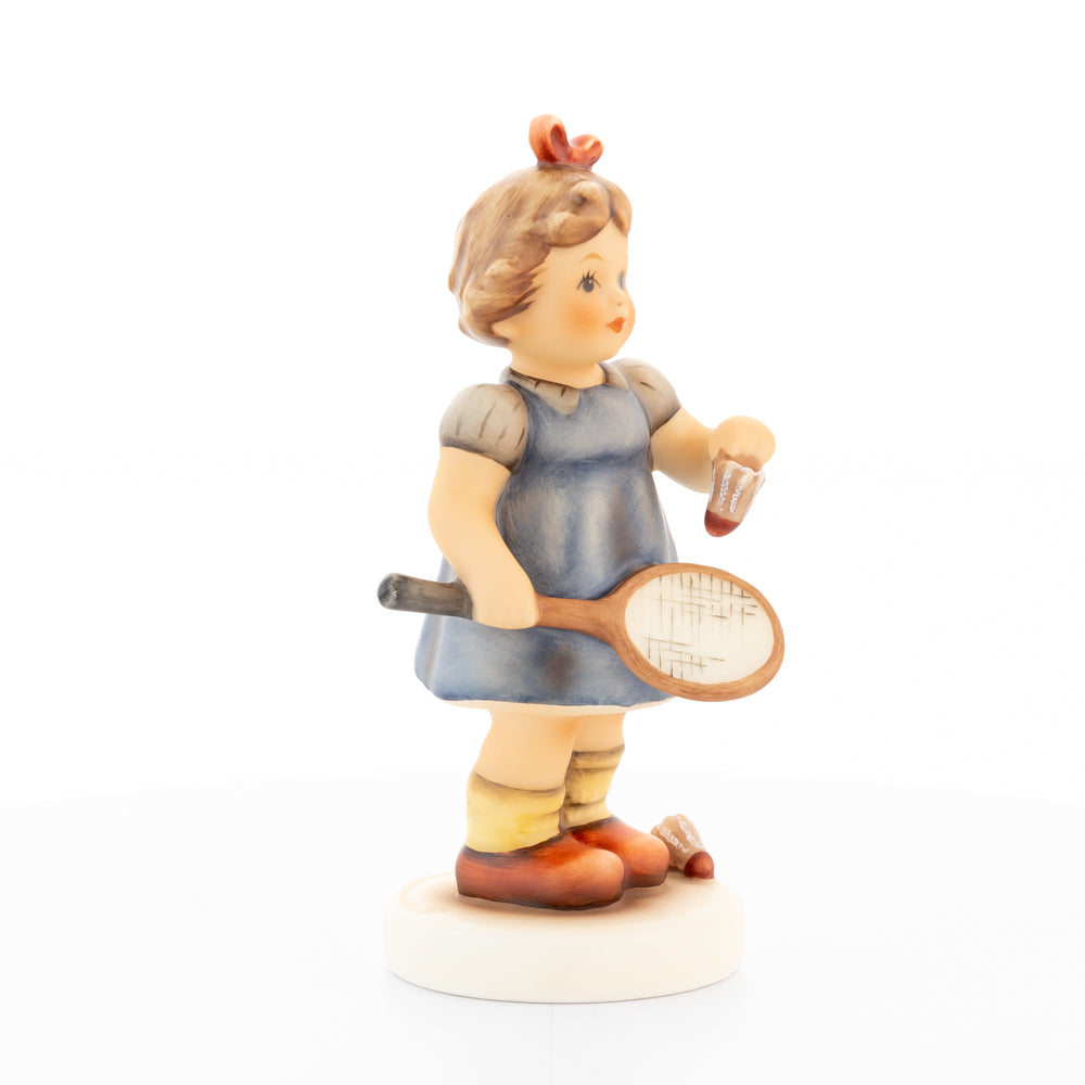 HUM 2442 - Emma - M.I. Hummel Club Zukauffigur 2021/2022