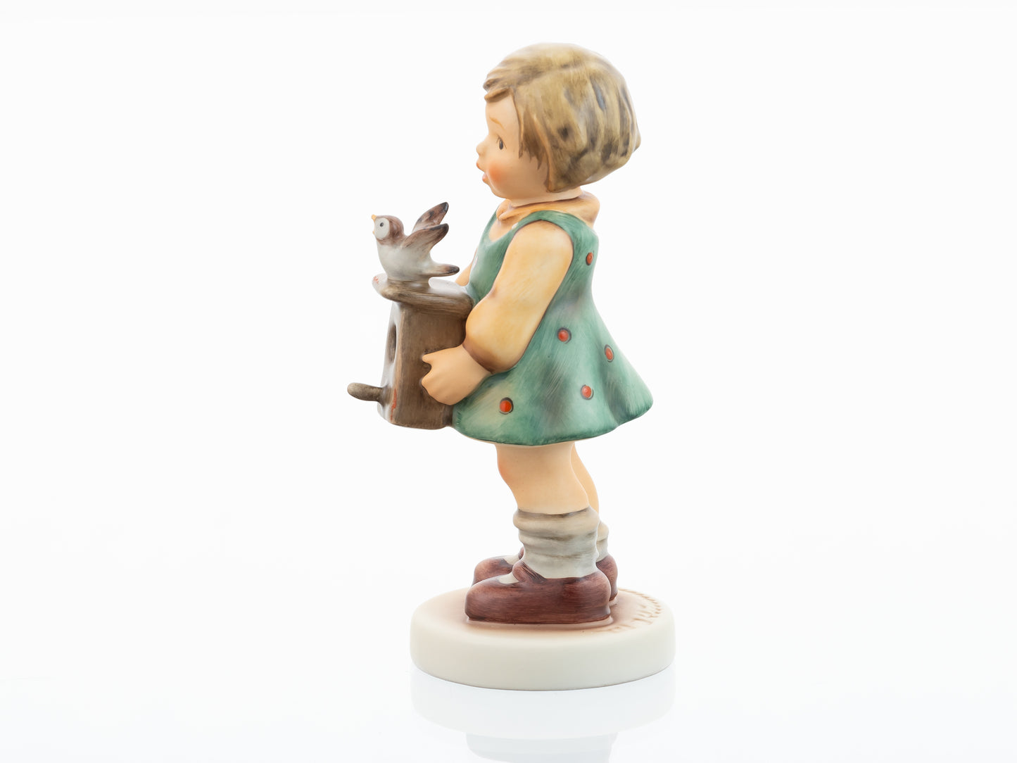 HUM 2454 - Luisa - M.I. Hummel Club Zukauffigur 2025/2026