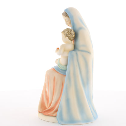 HUM 151 - Sitzende Madonna mit Kind