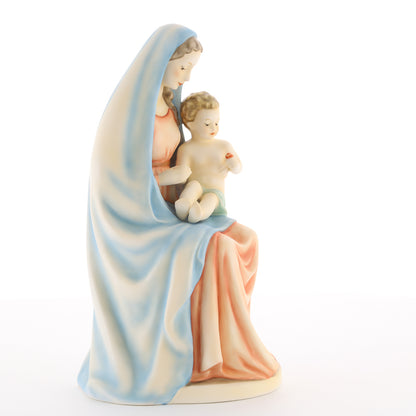HUM 151 - Sitzende Madonna mit Kind