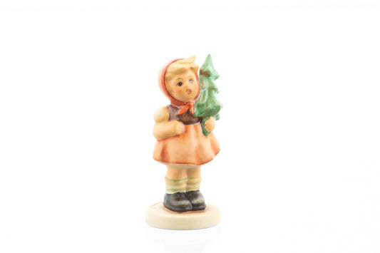 HUM 239/D - Mädchen mit Tannenbaum
