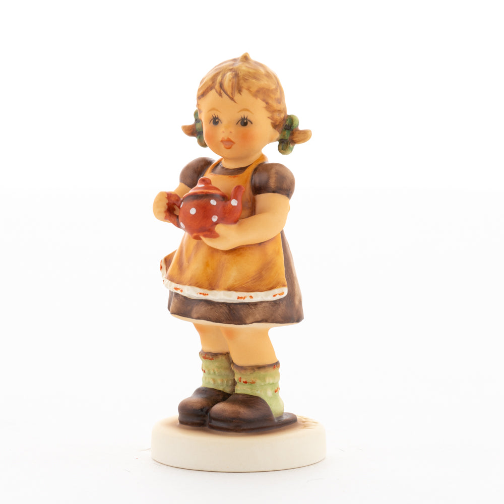 HUM 2411 - Sophie - M.I. Hummel Clubfigur Jahresmitgliedschaft 2020/2021