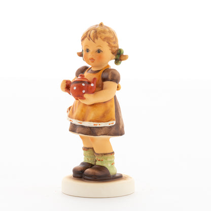 HUM 2411 - Sophie - M.I. Hummel Clubfigur Jahresmitgliedschaft 2020/2021