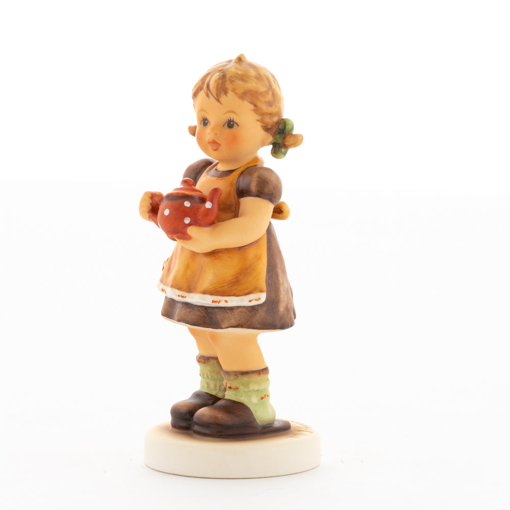 HUM 2411 - Sophie - M.I. Hummel Clubfigur Jahresmitgliedschaft 2020/2021