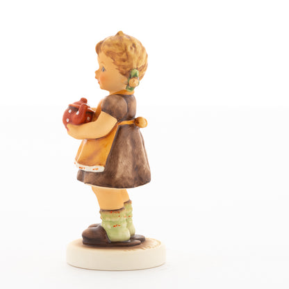 HUM 2411 - Sophie - M.I. Hummel Clubfigur Jahresmitgliedschaft 2020/2021