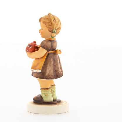 HUM 2411 - Sophie - M.I. Hummel Clubfigur Jahresmitgliedschaft 2020/2021