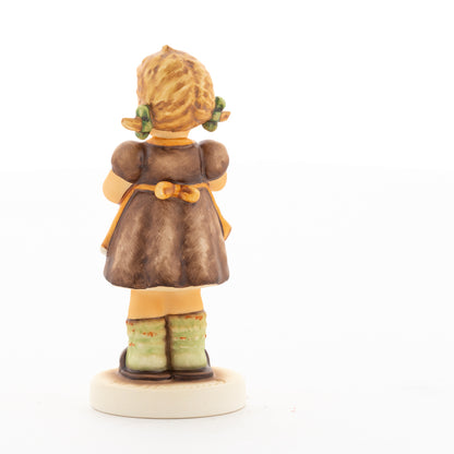 HUM 2411 - Sophie - M.I. Hummel Clubfigur Jahresmitgliedschaft 2020/2021