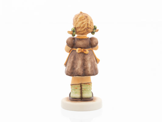 HUM 2411 - Sophie - M.I. Hummel Clubfigur Jahresmitgliedschaft 2020/2021