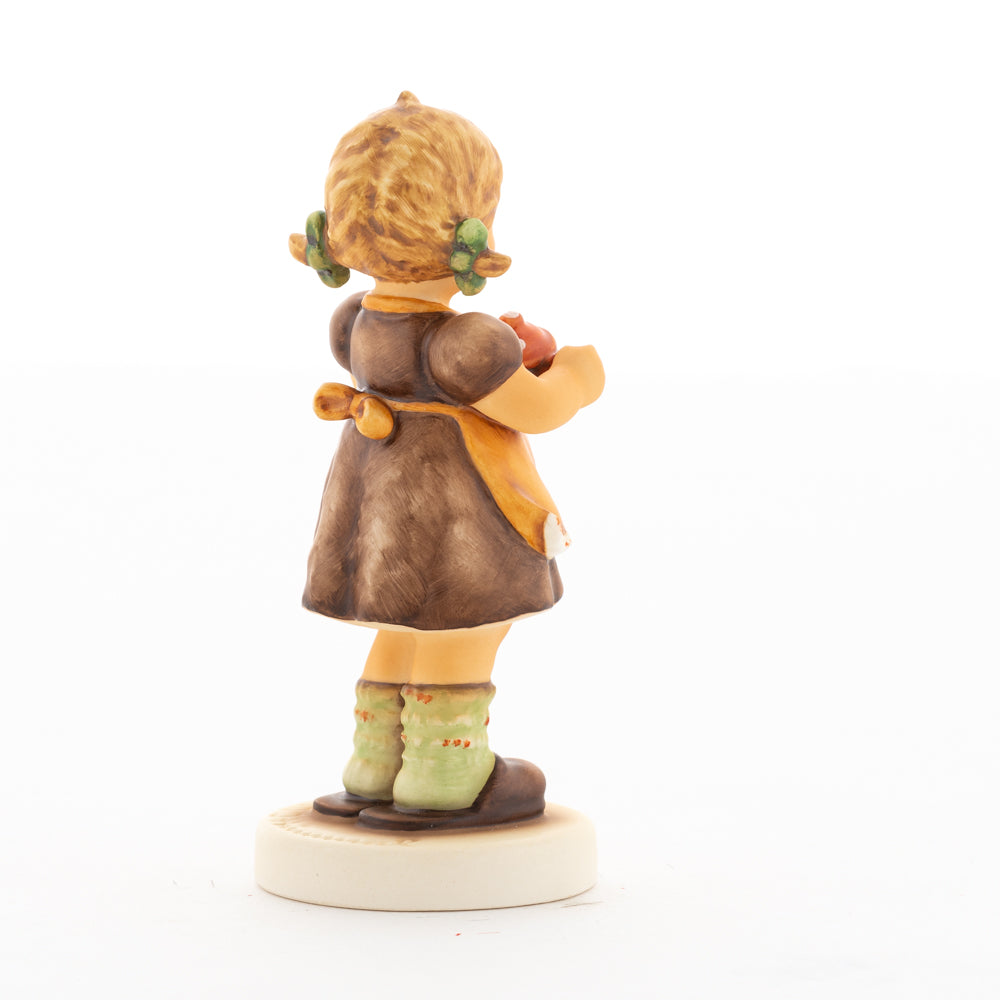 HUM 2411 - Sophie - M.I. Hummel Clubfigur Jahresmitgliedschaft 2020/2021