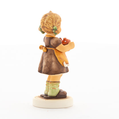 HUM 2411 - Sophie - M.I. Hummel Clubfigur Jahresmitgliedschaft 2020/2021