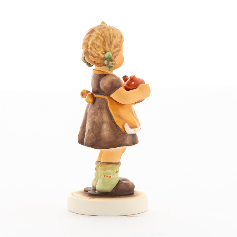 HUM 2411 - Sophie - M.I. Hummel Clubfigur Jahresmitgliedschaft 2020/2021