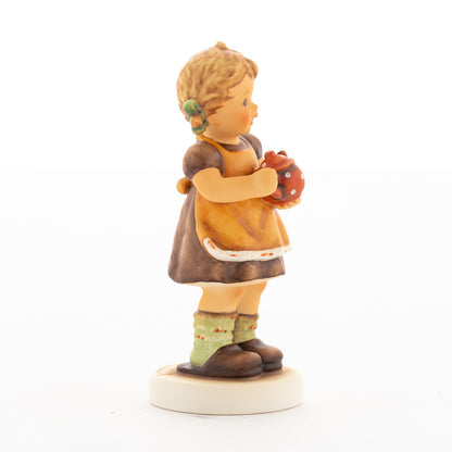 HUM 2411 - Sophie - M.I. Hummel Clubfigur Jahresmitgliedschaft 2020/2021