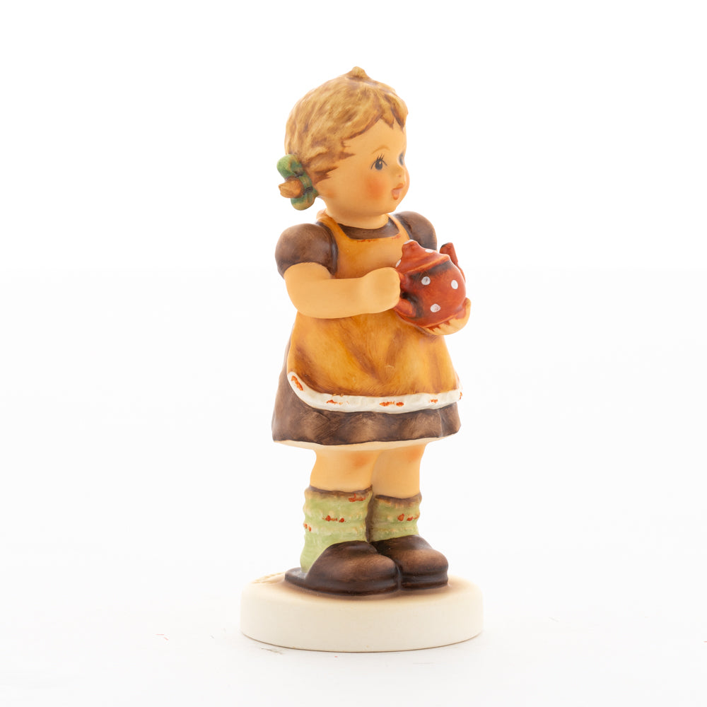 HUM 2411 - Sophie - M.I. Hummel Clubfigur Jahresmitgliedschaft 2020/2021