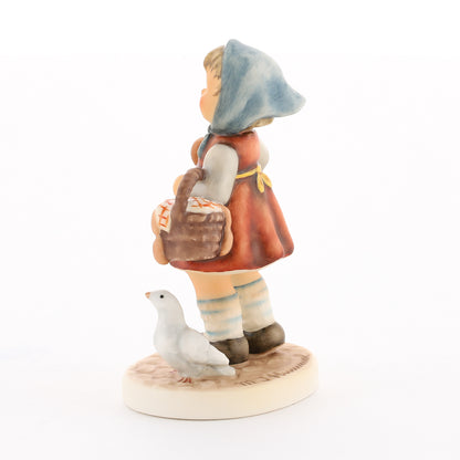 HUM 2426 - Katy - M.I. Hummel Club Zukauffigur Club 2019/2020