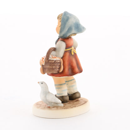 HUM 2426 - Katy - M.I. Hummel Club Zukauffigur Club 2019/2020