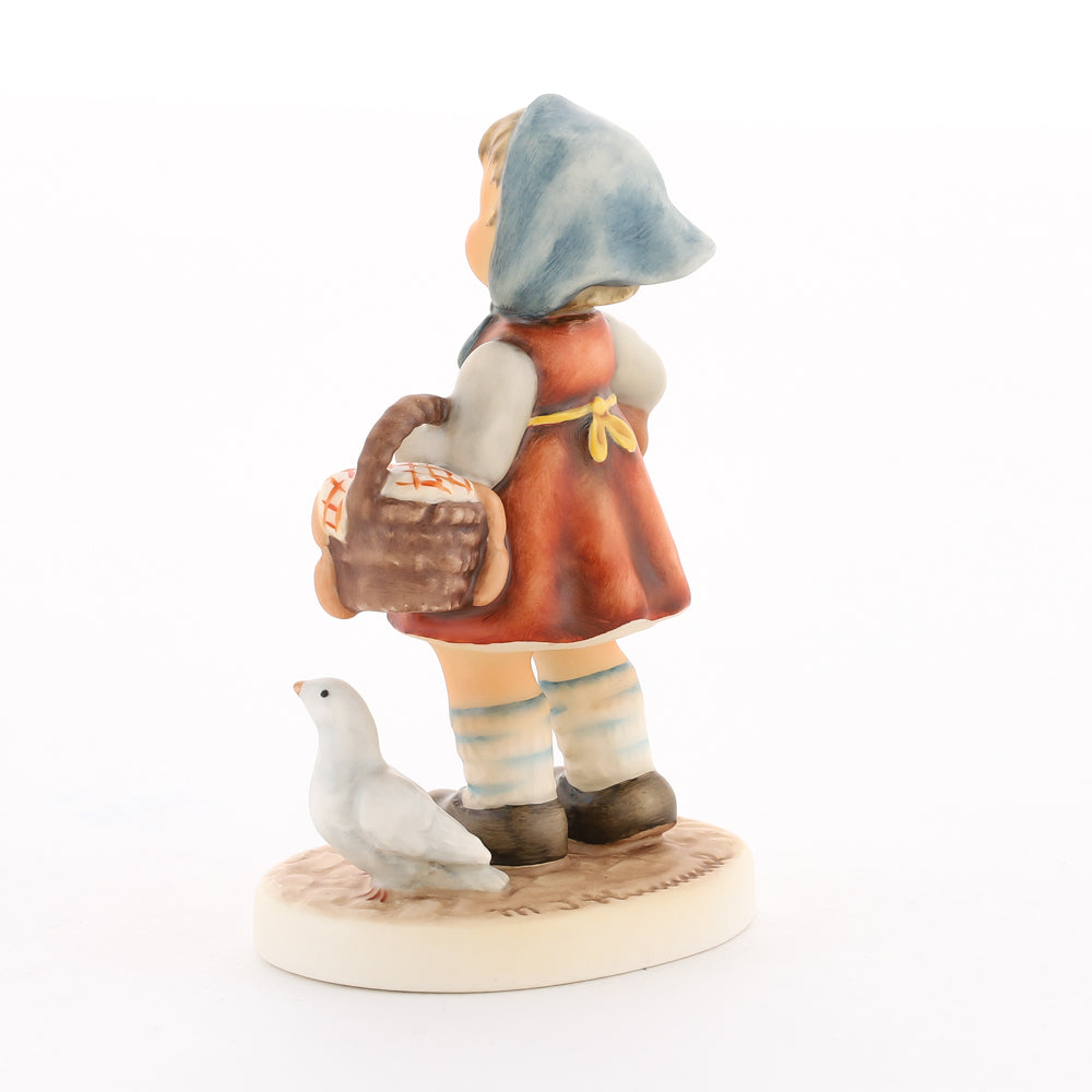 HUM 2426 - Katy - M.I. Hummel Club Zukauffigur Club 2019/2020