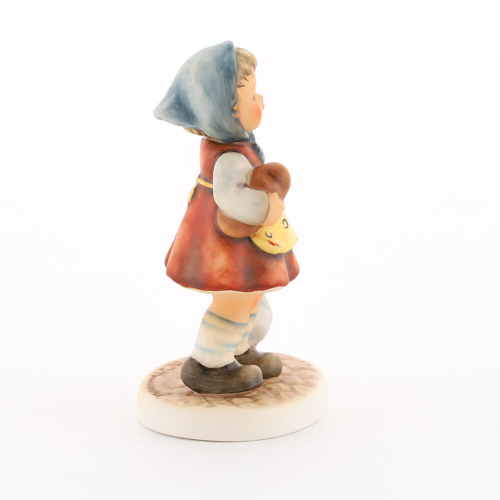 HUM 2426 - Katy - M.I. Hummel Club Zukauffigur Club 2019/2020
