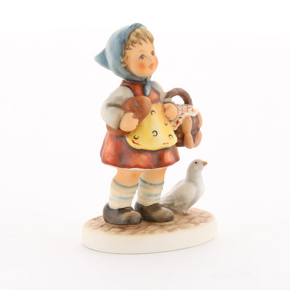 HUM 2426 - Katy - M.I. Hummel Club Zukauffigur Club 2019/2020
