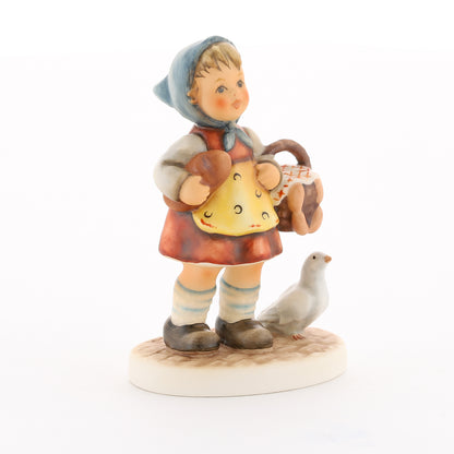 HUM 2426 - Katy - M.I. Hummel Club Zukauffigur Club 2019/2020
