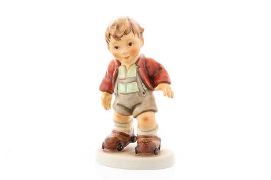 HUM 2436 - Jakob - M.I. Hummel Clubfigur Jahresmitgliedschaft 2023/2024