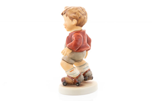 HUM 2436 - Jakob - M.I. Hummel Clubfigur Jahresmitgliedschaft 2023/2024