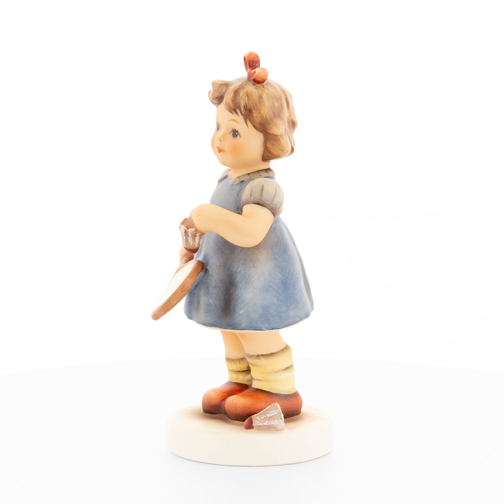 HUM 2442 - Emma - M.I. Hummel Club Zukauffigur 2021/2022