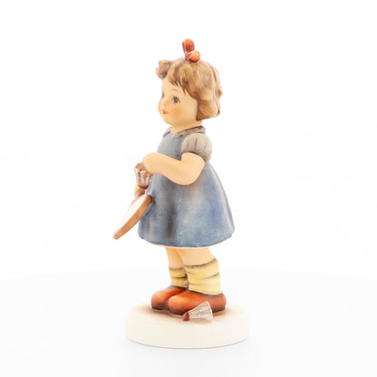 HUM 2442 - Emma - M.I. Hummel Club Zukauffigur 2021/2022
