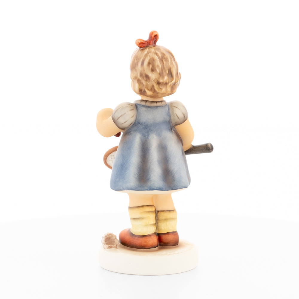 HUM 2442 - Emma - M.I. Hummel Club Zukauffigur 2021/2022