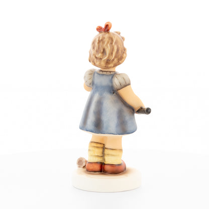 HUM 2442 - Emma - M.I. Hummel Club Zukauffigur 2021/2022