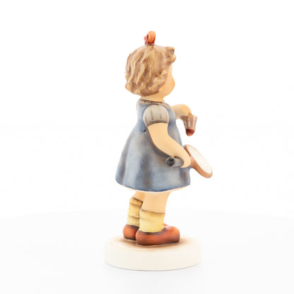 HUM 2442 - Emma - M.I. Hummel Club Zukauffigur 2021/2022