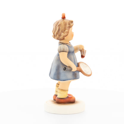 HUM 2442 - Emma - M.I. Hummel Club Zukauffigur 2021/2022
