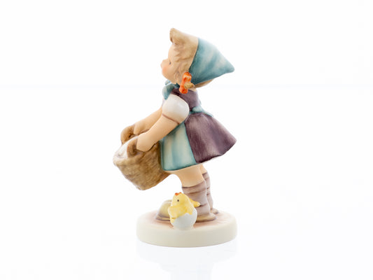HUM 2451 - Hanna - M.I. Hummel Clubfigur Jahresmitgliedschaft 2024/2025