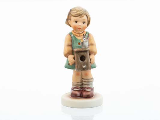 HUM 2454 - Luisa - M.I. Hummel Club Zukauffigur 2025/2026