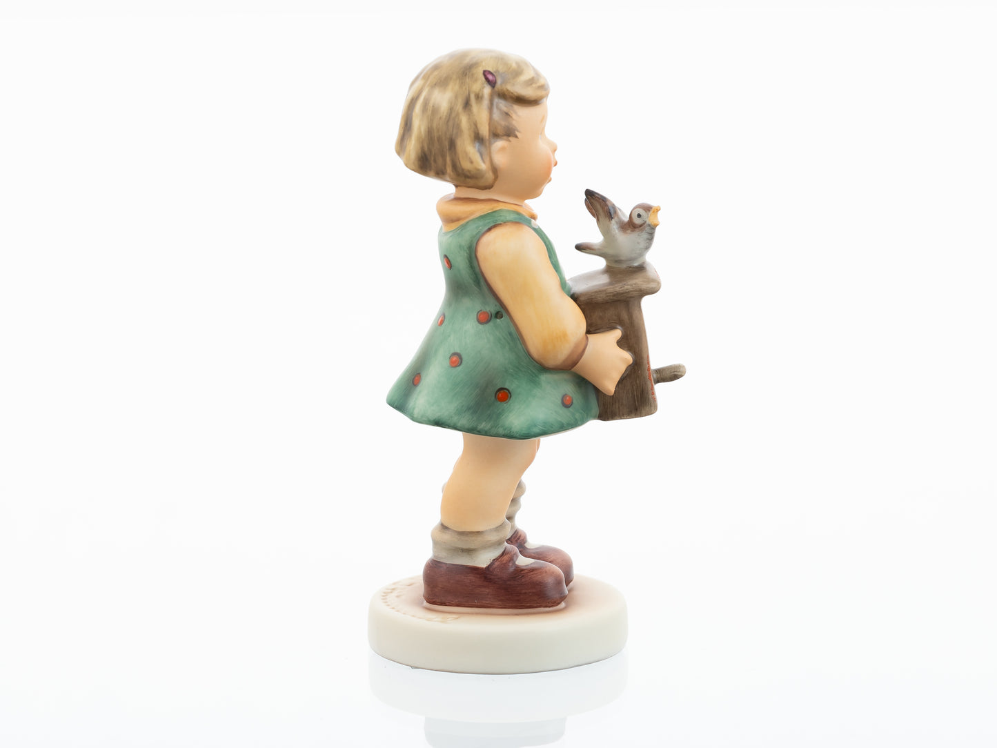 HUM 2454 - Luisa - M.I. Hummel Club Zukauffigur 2025/2026