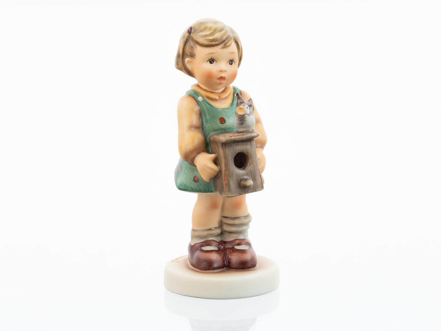 HUM 2454 - Luisa - M.I. Hummel Club Zukauffigur 2025/2026