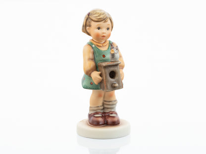 HUM 2454 - Luisa - M.I. Hummel Club Zukauffigur 2025/2026