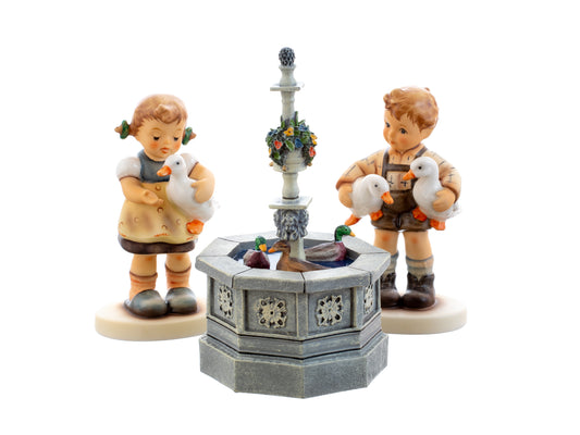 Set HUM 2393, 2394 - Entenbub + Entenmadl + Brunnen